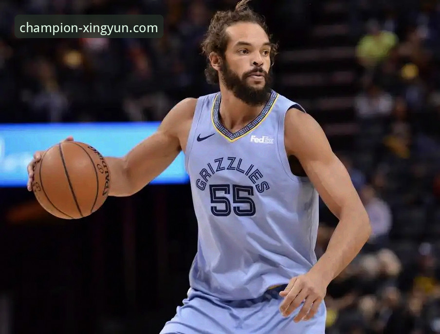 卫冕冠军的战术拼图：高中锋的缺失与现有体系的对比分析